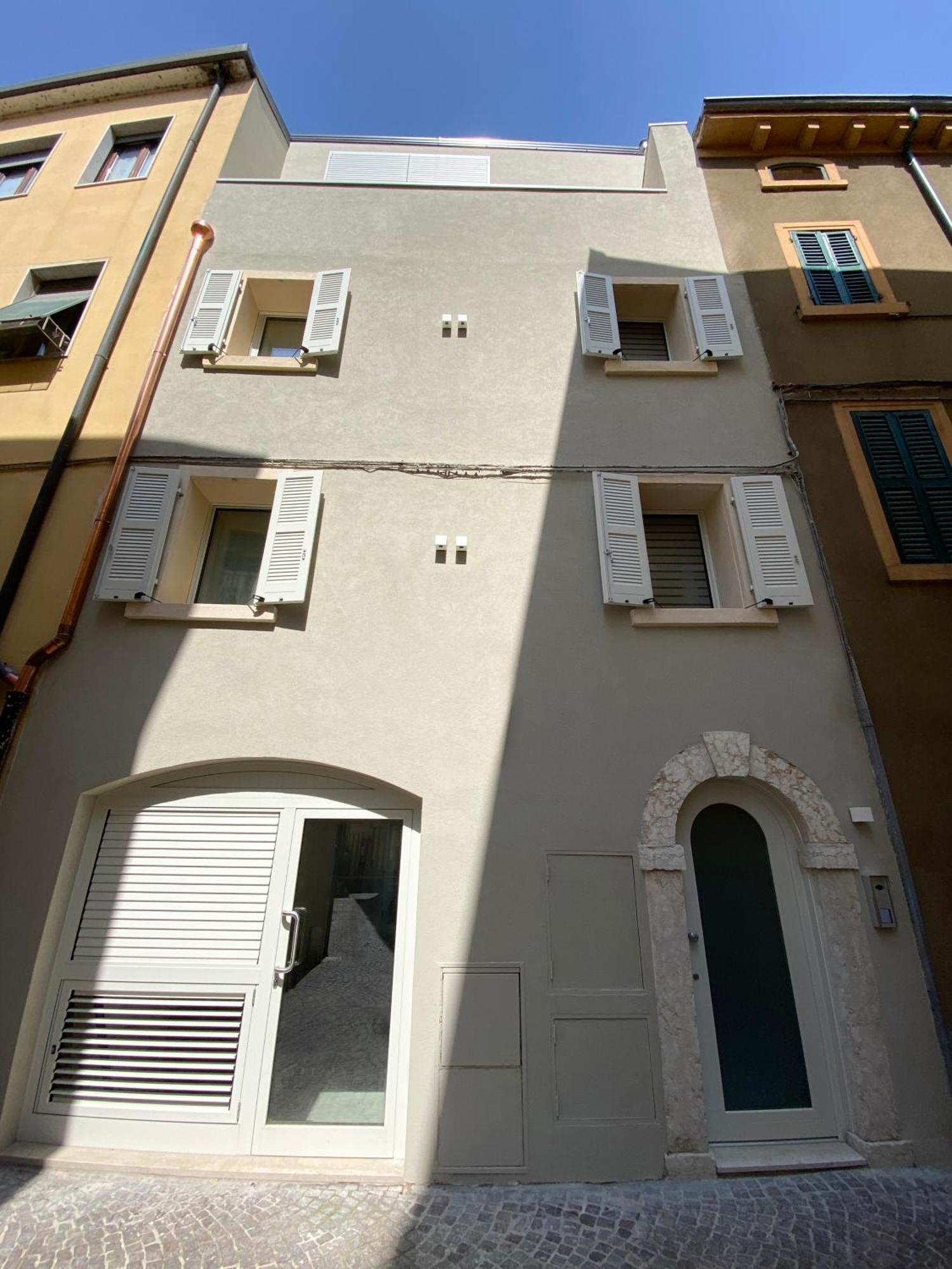 Palazzo Cordigero - Apartments Peschiera del Garda Eksteriør billede