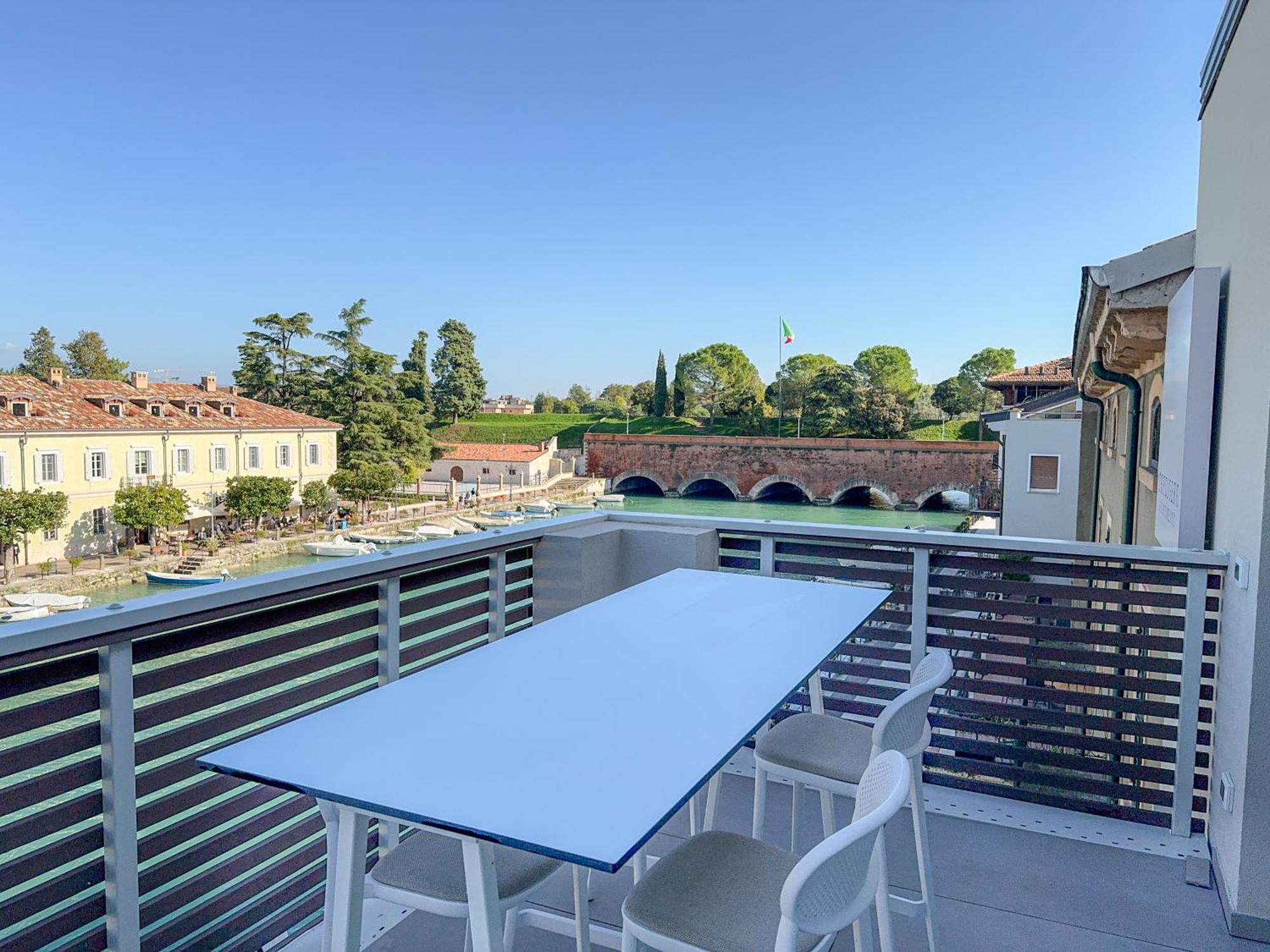 Palazzo Cordigero - Apartments Peschiera del Garda Eksteriør billede