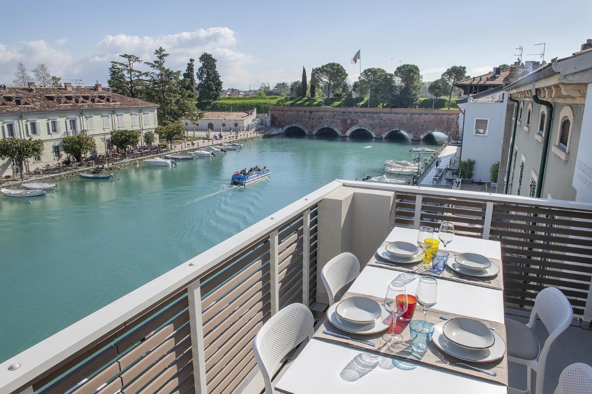 Palazzo Cordigero - Apartments Peschiera del Garda Eksteriør billede