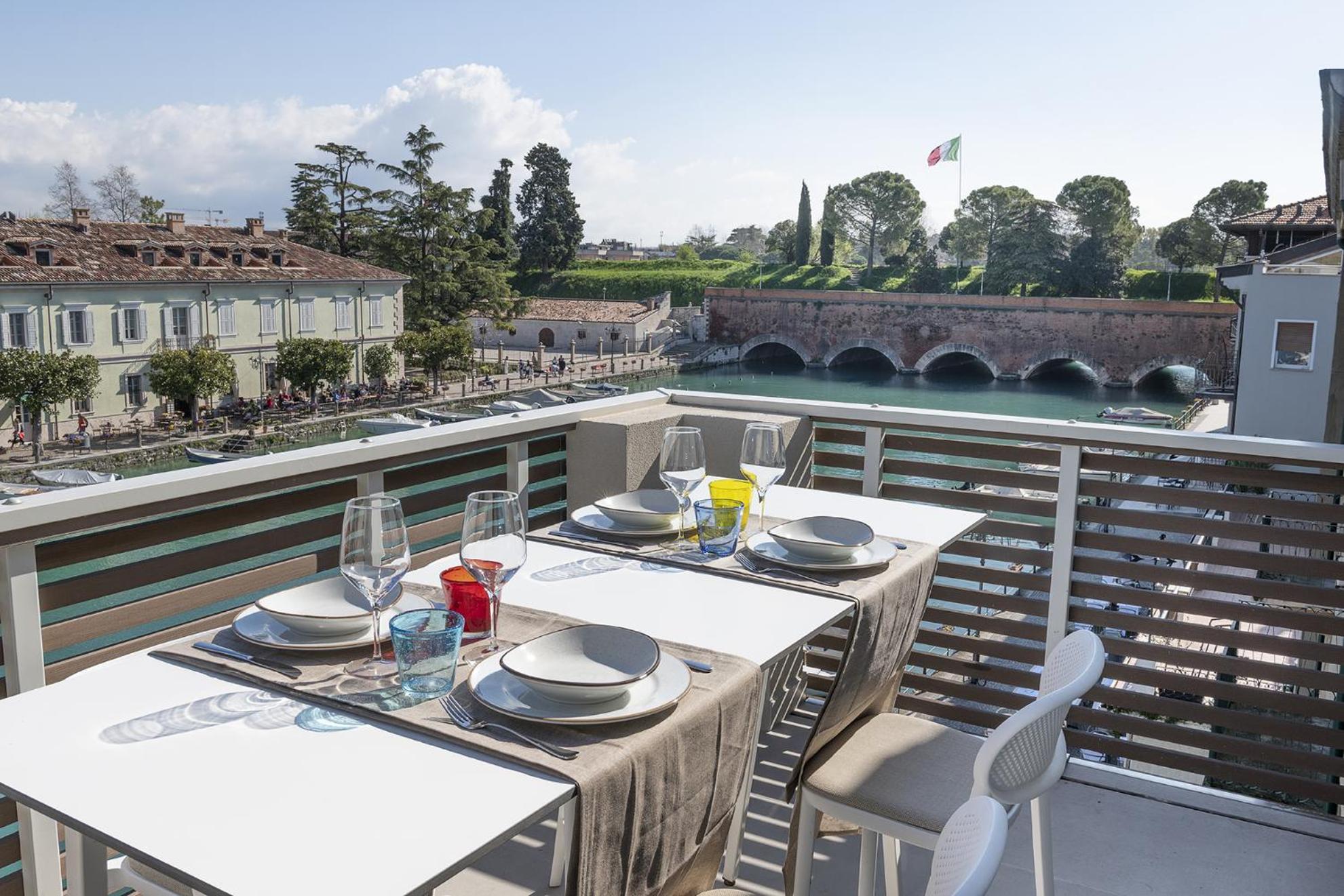 Palazzo Cordigero - Apartments Peschiera del Garda Eksteriør billede